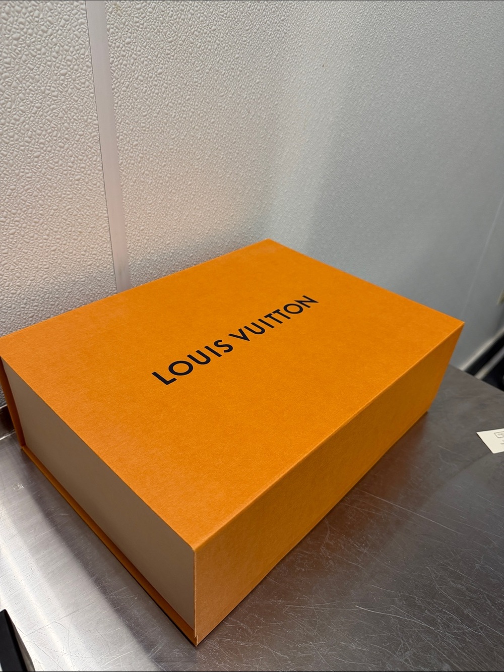 Louis Vuitton Blue Logo Ribbon with Orange Gift Box Elements - Picture 4 of 4